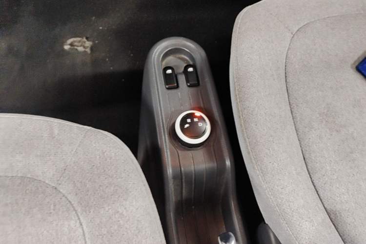 Used Wuling Hongguang MINIEV 2022 Macaron Premium Model – Lithium Iron Phosphate Gear Lever