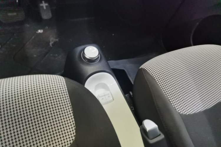 Used Wuling Hongguang MINIEV 2022 Macaron Fashion Model Lithium Iron Phosphate Gear Lever