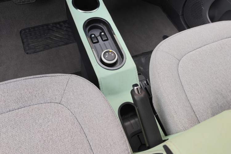 Used Wuling Hongguang MINIEV 2022 Macaron Premium Model – Lithium Iron Phosphate Gear Lever
