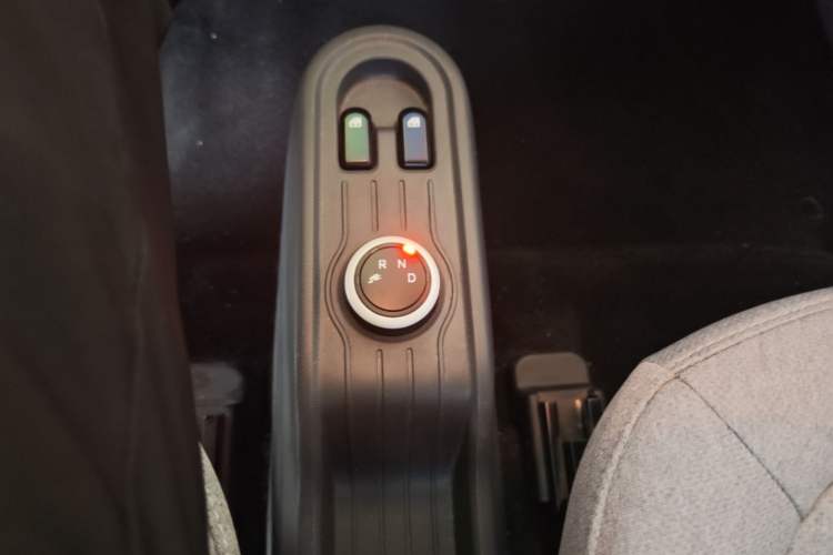 Used Wuling Hongguang MINIEV 2022 Macaron Premium Model – Lithium Iron Phosphate Gear Lever