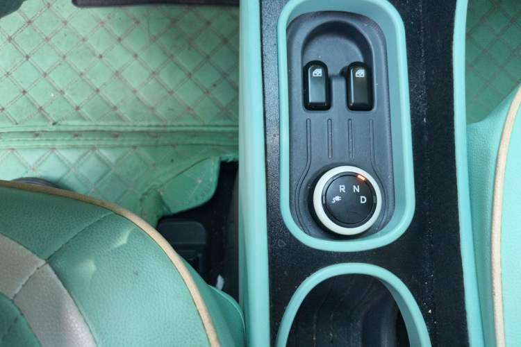 Used Wuling Hongguang MINIEV 2022 Macaron Premium Model – Lithium Iron Phosphate Gear Lever
