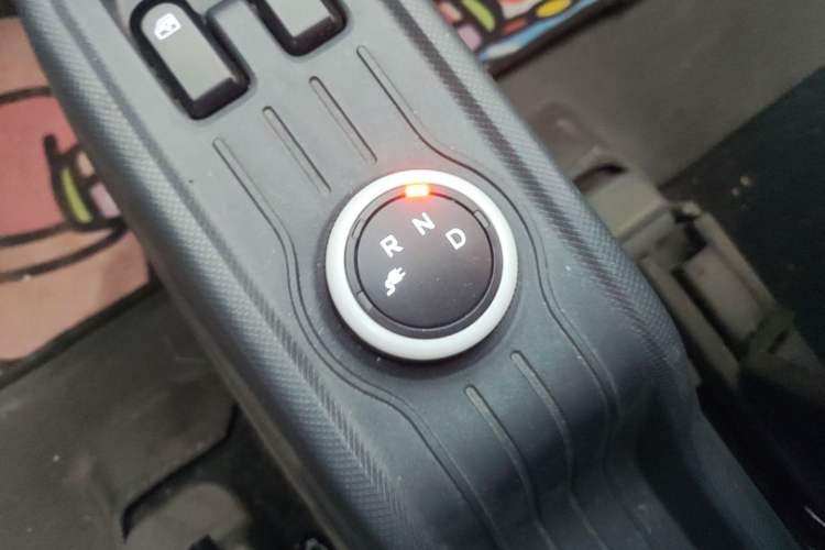 Used Wuling Hongguang MINIEV 2022 Macaron Premium Model – Lithium Iron Phosphate Gear Lever