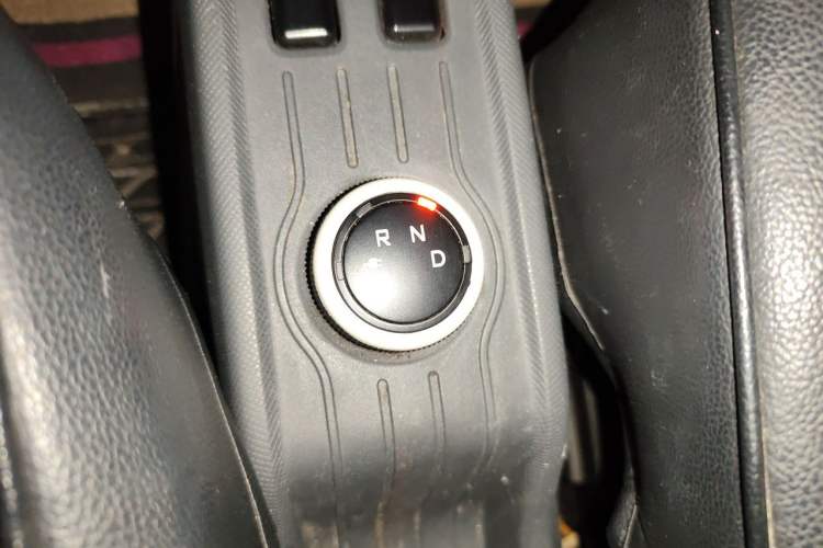Used Wuling Hongguang MINIEV 2022 Macaron Premium Model – Lithium Iron Phosphate Gear Lever