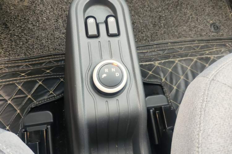 Used Wuling Hongguang MINIEV 2022 Macaron Premium Model – Lithium Iron Phosphate Gear Lever