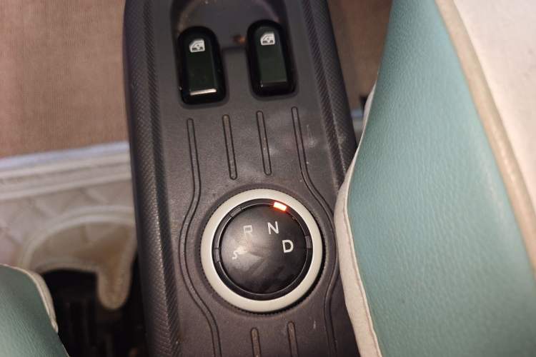 Used Wuling Hongguang MINIEV 2022 Macaron Premium Model – Lithium Iron Phosphate Gear Lever