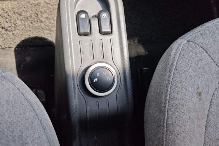 Used Wuling Hongguang MINIEV 2022 Macaron Premium Model – Lithium Iron Phosphate Gear Lever