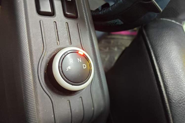 Used Wuling Hongguang MINIEV 2022 Macaron Premium Model – Lithium Iron Phosphate Gear Lever