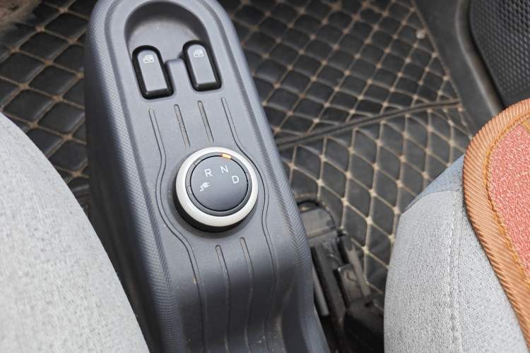 Used Wuling Hongguang MINIEV 2022 Macaron Premium Model – Lithium Ternary Battery Gear Lever
