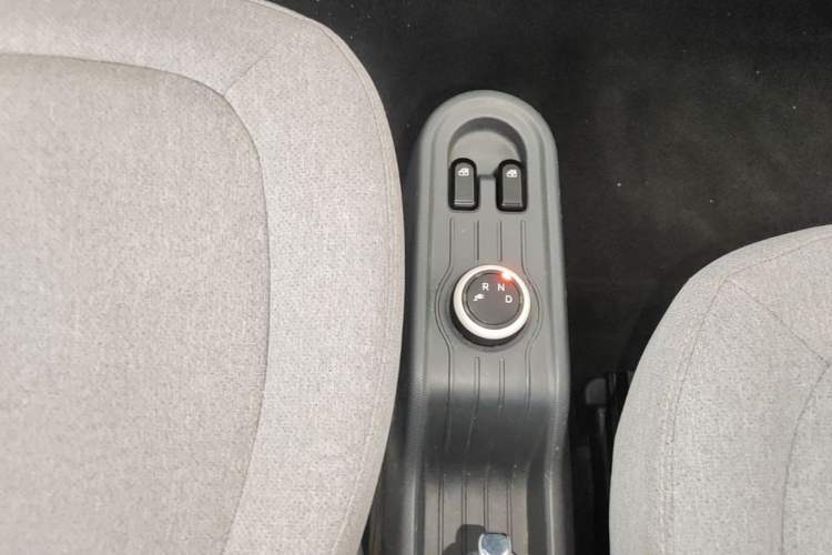 Used Wuling Hongguang MINIEV 2022 Macaron Premium Model – Lithium Ternary Battery Gear Lever