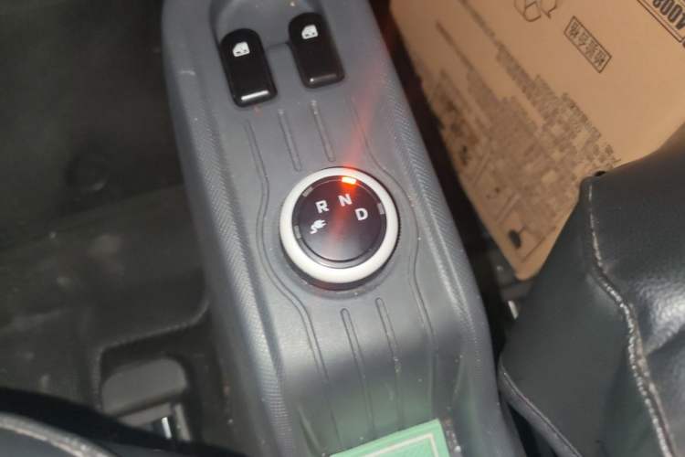 Used Wuling Hongguang MINIEV 2022 Macaron Premium Model – Lithium Iron Phosphate Gear Lever