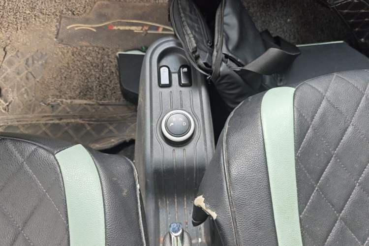 Used Wuling Hongguang MINIEV 2022 Macaron Fashion Model Lithium Iron Phosphate Gear Lever