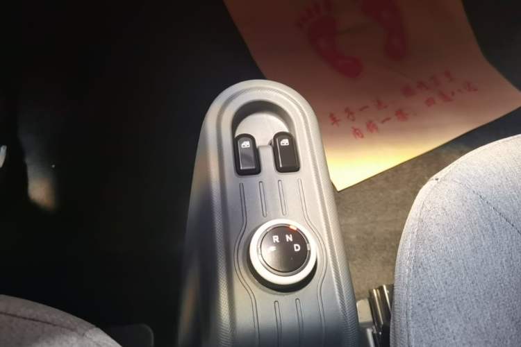Used Wuling Hongguang MINIEV 2022 Macaron Premium Model – Lithium Iron Phosphate Gear Lever