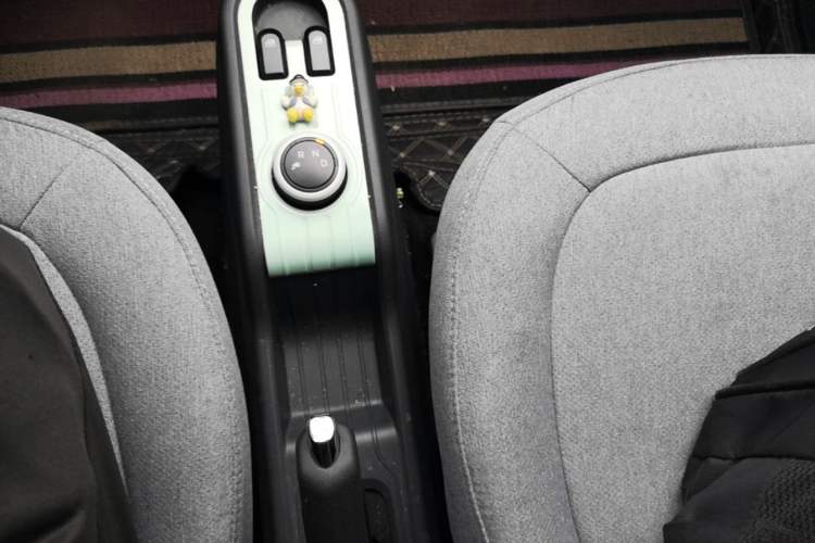 Used Wuling Hongguang MINIEV 2022 Macaron Premium Model – Lithium Ternary Battery Gear Lever