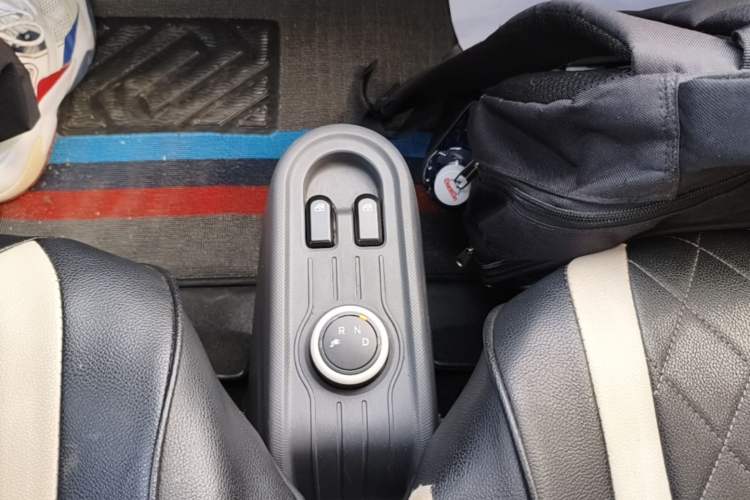 Used Wuling Hongguang MINIEV 2022 Macaron Fashion Model Lithium Iron Phosphate Gear Lever