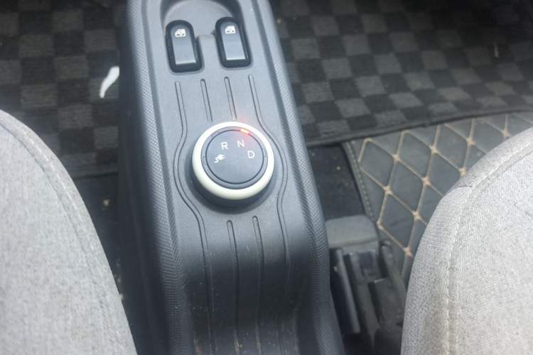 Used Wuling Hongguang MINIEV 2022 Macaron Premium Model – Lithium Ternary Battery Gear Lever