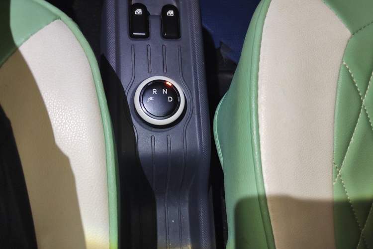 Used Wuling Hongguang MINIEV 2022 Macaron Premium Model – Lithium Iron Phosphate Gear Lever
