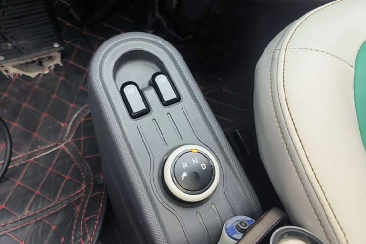 Used Wuling Hongguang MINIEV 2022 Macaron Premium Model – Lithium Iron Phosphate Gear Lever