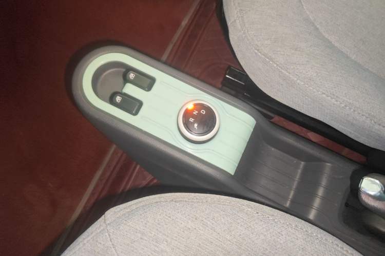 Used Wuling Hongguang MINIEV 2022 Macaron Fashion Model Lithium Iron Phosphate Gear Lever