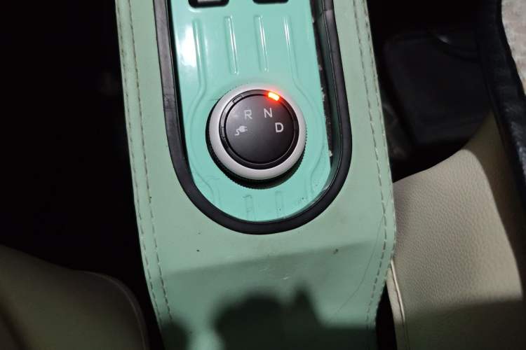 Used Wuling Hongguang MINIEV 2022 Macaron Fashion Model Lithium Iron Phosphate Gear Lever
