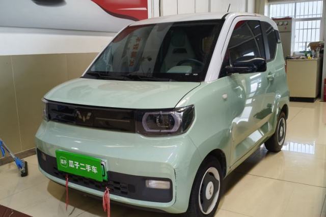 Używany Wuling Hongguang MINIEV 2022 Macaron Premium Model – Lithium Iron Phosphate