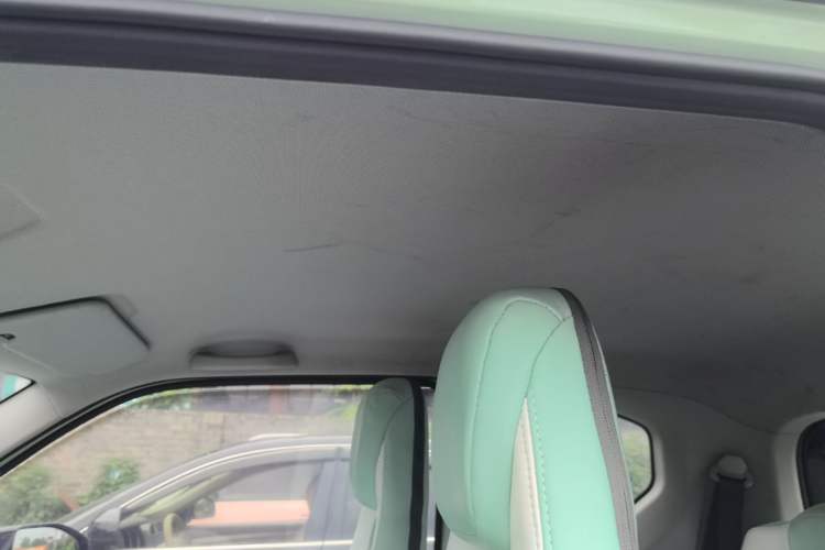Used Wuling Hongguang MINIEV 2022 Macaron Premium Model – Lithium Iron Phosphate Headliner