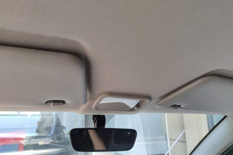 Used Wuling Hongguang MINIEV 2022 Macaron Premium Model – Lithium Iron Phosphate Headliner