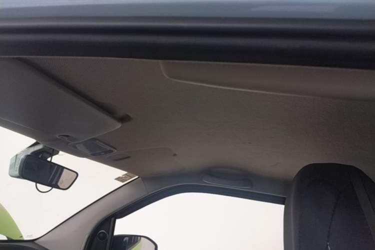 Used Wuling Hongguang MINIEV 2022 Macaron Fashion Model Lithium Iron Phosphate Headliner
