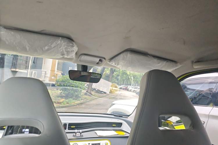 Used Wuling Hongguang MINIEV 2022 Macaron Premium Model – Lithium Iron Phosphate Headliner