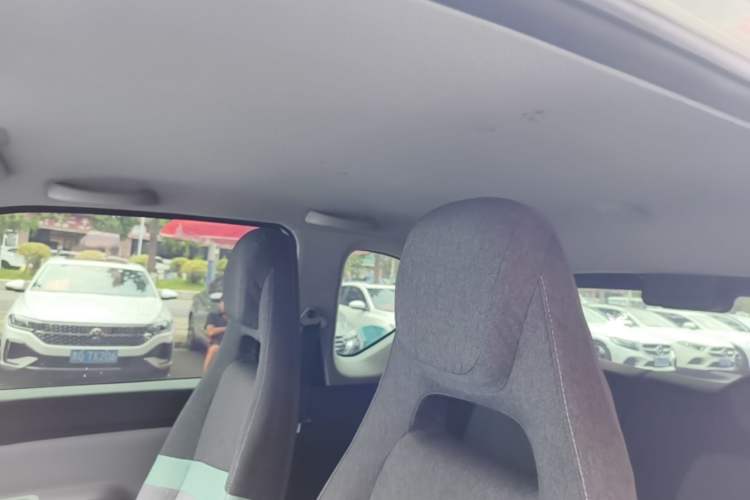 Used Wuling Hongguang MINIEV 2022 Macaron Premium Model – Lithium Ternary Battery Headliner