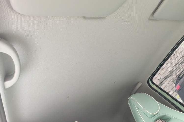 Used Wuling Hongguang MINIEV 2022 Macaron Premium Model – Lithium Iron Phosphate Headliner