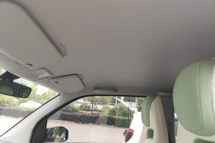 Used Wuling Hongguang MINIEV 2022 Macaron Premium Model – Lithium Iron Phosphate Headliner