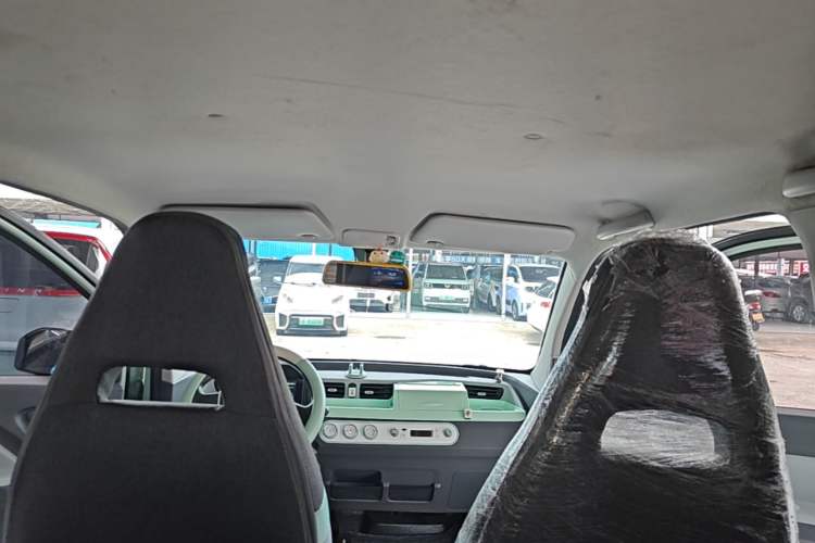 Used Wuling Hongguang MINIEV 2022 Macaron Premium Model – Lithium Iron Phosphate Headliner
