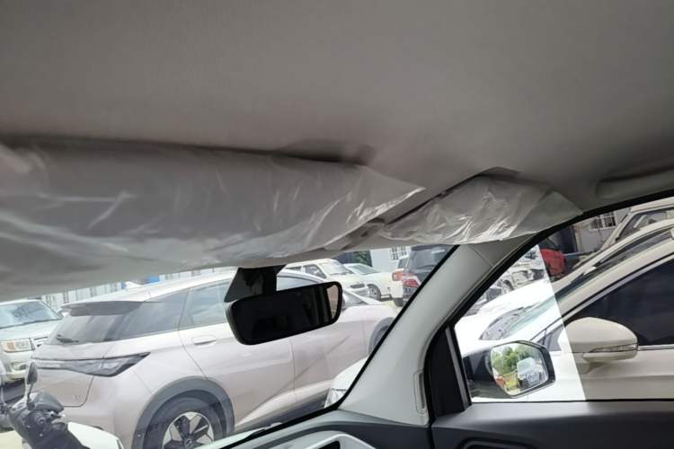 Used Wuling Hongguang MINIEV 2022 Macaron Premium Model – Lithium Iron Phosphate Headliner