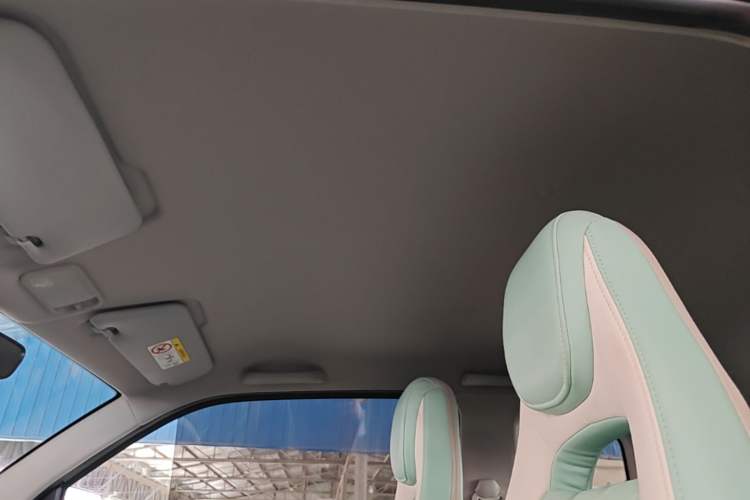 Used Wuling Hongguang MINIEV 2022 Macaron Premium Model – Lithium Iron Phosphate Headliner