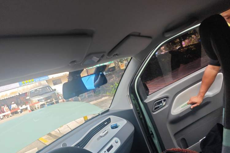 Used Wuling Hongguang MINIEV 2022 Macaron Premium Model – Lithium Iron Phosphate Headliner