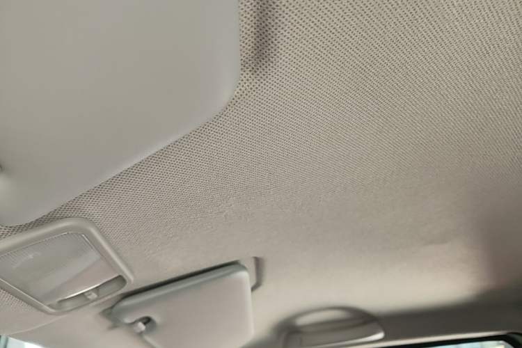 Used Wuling Hongguang MINIEV 2022 Macaron Premium Model – Lithium Iron Phosphate Headliner