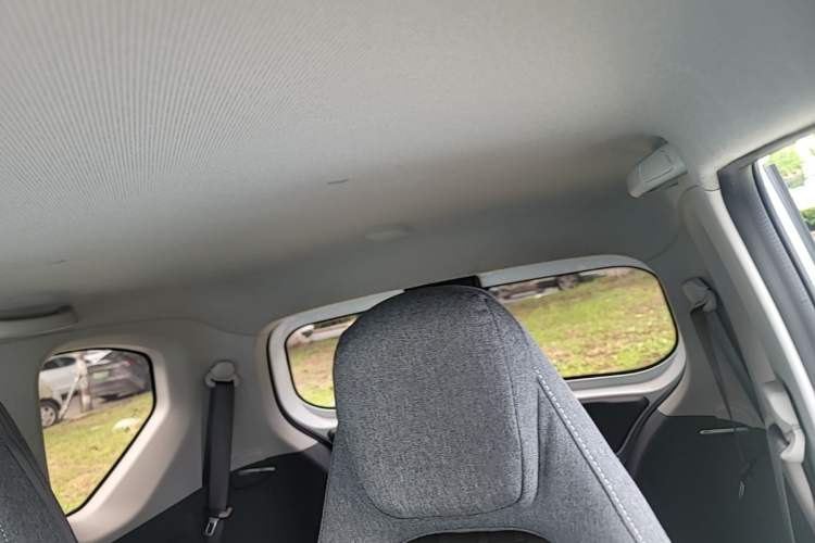 Used Wuling Hongguang MINIEV 2022 Macaron Premium Model – Lithium Iron Phosphate Headliner