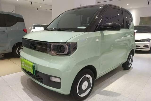 Ojetý Wuling Hongguang MINIEV 2022 Macaron Premium Model – Lithium Iron Phosphate