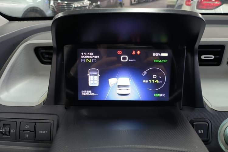 Used Wuling Hongguang MINIEV 2022 Macaron Fashion Model Lithium Iron Phosphate Instrument Cluster