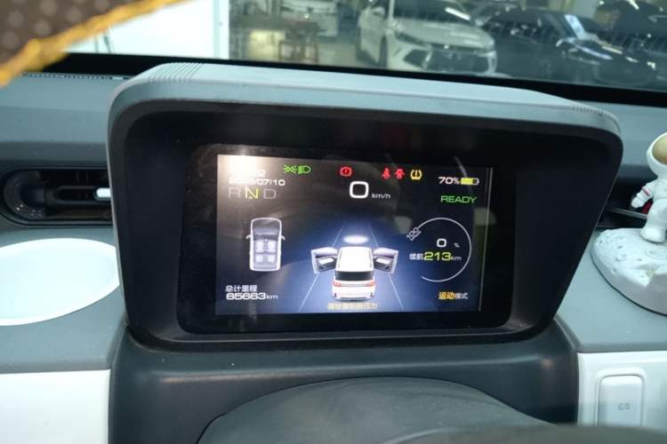 Used Wuling Hongguang MINIEV 2022 GAMEBOY 300km Enthusiast Model with Lithium Iron Phosphate Instrument Cluster