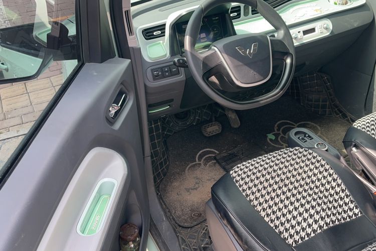 Used Wuling Hongguang MINIEV 2022 Macaron Premium Model – Lithium Iron Phosphate Interior 1