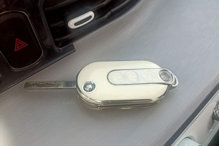 Used Wuling Hongguang MINIEV 2022 Macaron Premium Model – Lithium Iron Phosphate Interior 1