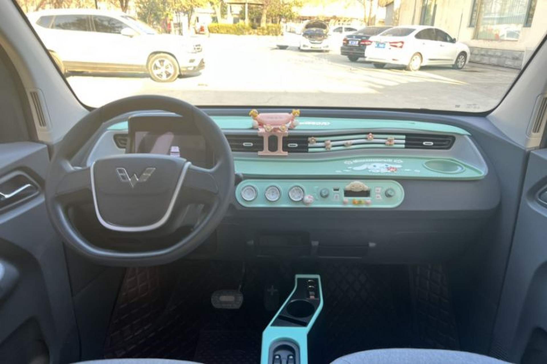 Used Wuling Hongguang MINIEV 2022 Macaron Premium Model – Lithium Ternary Battery Interior 1