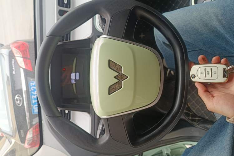 Used Wuling Hongguang MINIEV 2022 Macaron Premium Model – Lithium Iron Phosphate Interior 1