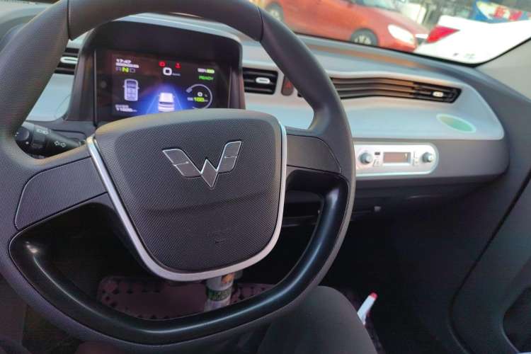 Used Wuling Hongguang MINIEV 2022 Macaron Premium Model – Lithium Iron Phosphate Interior 2