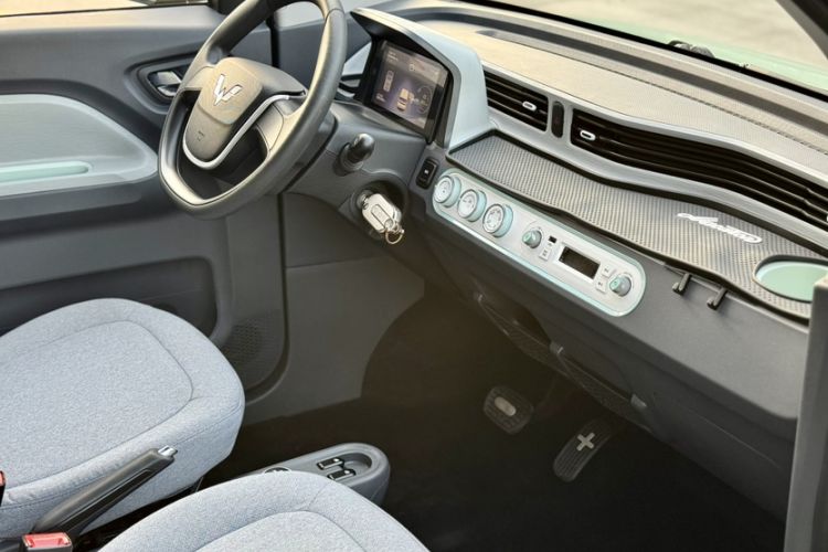 Used Wuling Hongguang MINIEV 2022 Macaron Premium Model – Lithium Iron Phosphate Interior 2