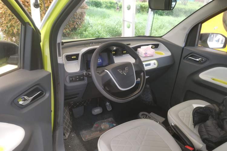 Used Wuling Hongguang MINIEV 2022 Macaron-Color Edition Lithium Iron Phosphate Interior 2
