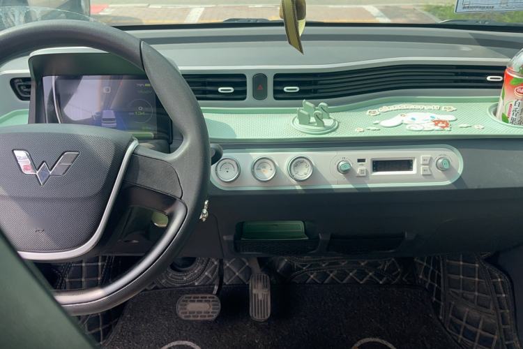 Used Wuling Hongguang MINIEV 2022 Macaron Premium Model – Lithium Iron Phosphate Interior 3