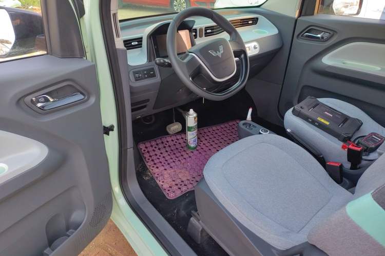 Used Wuling Hongguang MINIEV 2022 Macaron Premium Model – Lithium Iron Phosphate Interior 3
