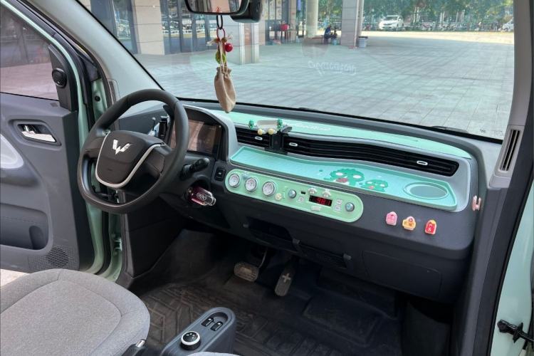 Used Wuling Hongguang MINIEV 2022 Macaron Premium Model – Lithium Iron Phosphate Interior 3